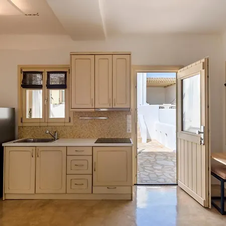 شقة Nicolia Sea View, Jacuzzi, Walk To Centre *