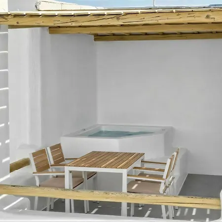 شقة Nicolia Sea View, Jacuzzi, Walk To Centre *
